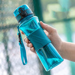 Lade das Bild in den Galerie-Viewer, Du bist auf der Suche nach einer Sportflasche, Tritan Trinkflasche oder einer Wasserflasche. Die perfekte Begleitung für aktive Tage! Du liebst es, aktiv zu sein, sich bewegen und abkühlen zu lassen? Dann ist unsere Tritan Sportflasche genau das Richtige für dich!

