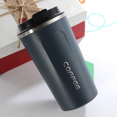 Der perfekte Thermobecher und Kaffeebecher to go für Genießer und Vielbeschäftigte! Du suchst nach einem Kaffeebecher, der nicht nur funktional ist, sondern auch stilvoll, farbig und ansprechend ist? Unsere Thermo-Kaffeebecher to go erfüllen all diese Kriterien und noch mehr!