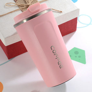 Der perfekte Thermobecher und Kaffeebecher to go für Genießer und Vielbeschäftigte! Du suchst nach einem Kaffeebecher, der nicht nur funktional ist, sondern auch stilvoll, farbig und ansprechend ist? Unsere Thermo-Kaffeebecher to go erfüllen all diese Kriterien und noch mehr!