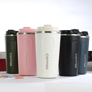 Der perfekte Thermobecher und Kaffeebecher to go für Genießer und Vielbeschäftigte! Du suchst nach einem Kaffeebecher, der nicht nur funktional ist, sondern auch stilvoll, farbig und ansprechend ist? Unsere Thermo-Kaffeebecher to go erfüllen all diese Kriterien und noch mehr!